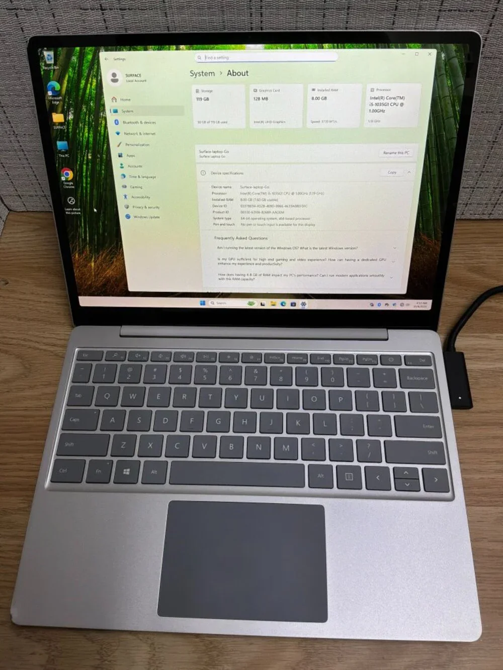 Microsoft Surface Laptop Go i5-1035G1 8GB RAM 128GB SSD Touch Win11 + Charger